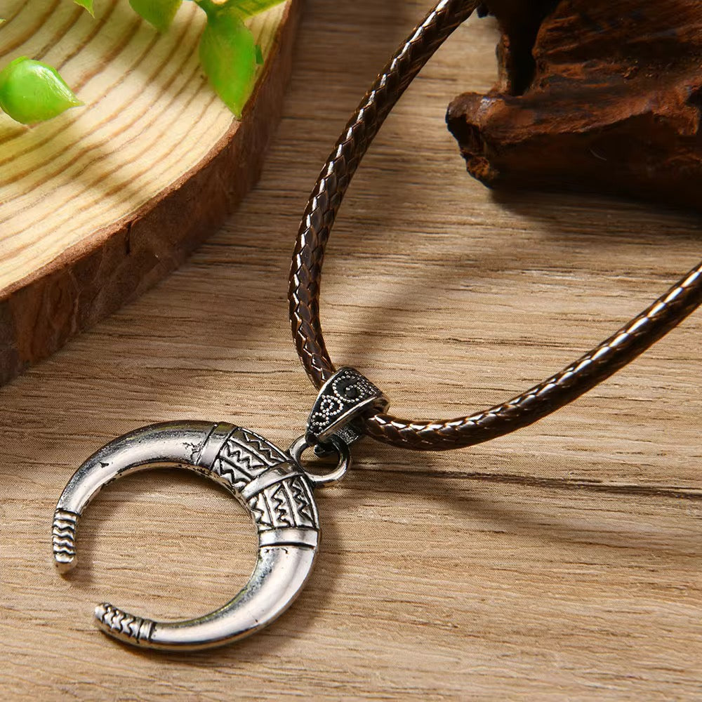 Vintage Look Necklace for Men with Arc Pendant