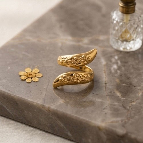Adjustable Stainless Steel Women Rings Gold Plated 18k Anti Tarnishing (Free Size)